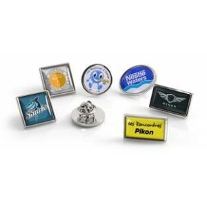 Pin's personnalisable de forme ovale. Finition nickel brillant.