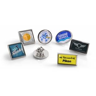 Pin's personnalisable de forme ovale. Finition nickel brillant.