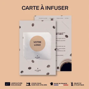 Carte à infuser avec sachet de café personnalisé, utilisée comme outil de communication d'entreprise.