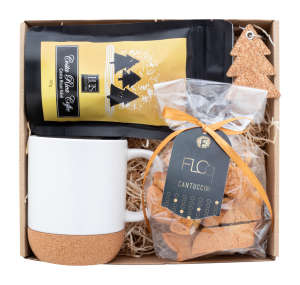 Coffret cadeau café avec mug, café, cantuccini et porte-clés de Noël.