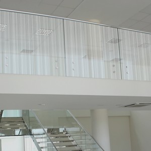 Film en polyester Glass Design avec motifs pour vitrages décoratifs.