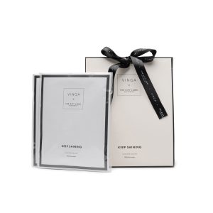 Sachets parfumés à la lavande sauvage personnalisables présentés dans une élégante enveloppe cadeau.