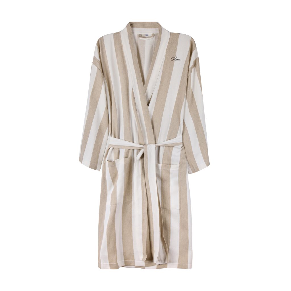 Peignoir de hammam personnalisable en coton et polyester recyclés certifiés GRS avec motif rayé bicolore.
